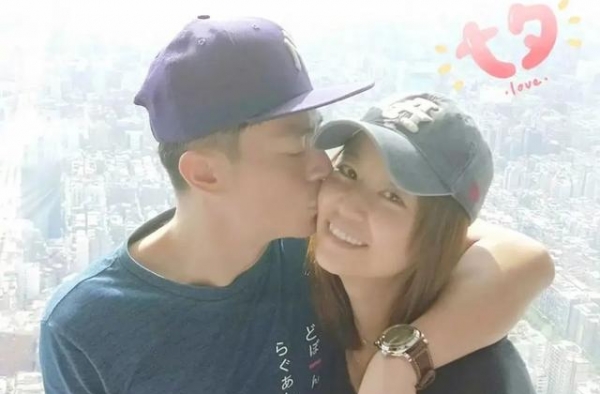 有一种“炫富”叫林心如，3岁小海豚手链包包均上万，生活奢侈