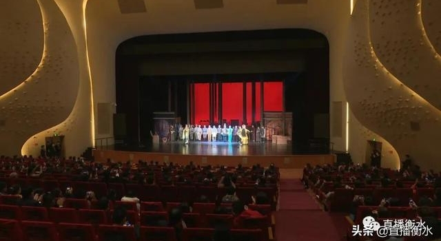陈佩斯话剧《戏台》在衡赢得满堂彩