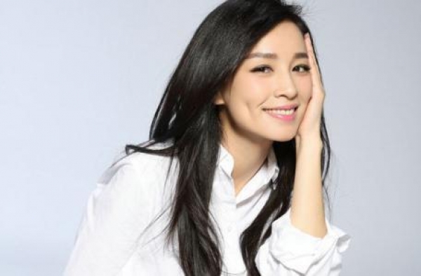 从演员张庭到微商教母，40亿仓库亮相后，只有＂富婆＂能形容她