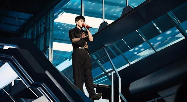 张杰晚会两首歌曲连唱 创意十足展示超强LIVE现场