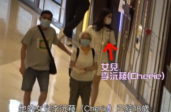 66岁李国麟罕见现身！三代同堂女儿高颜值，曾欠债百万至今无房