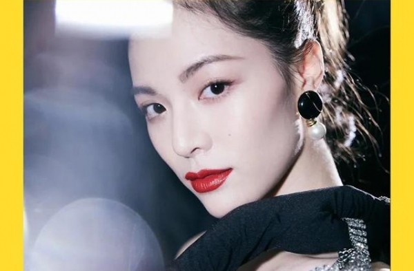 最美冯女郎名品美背近照曝光！她这种男女通杀的高级感，是真的绝