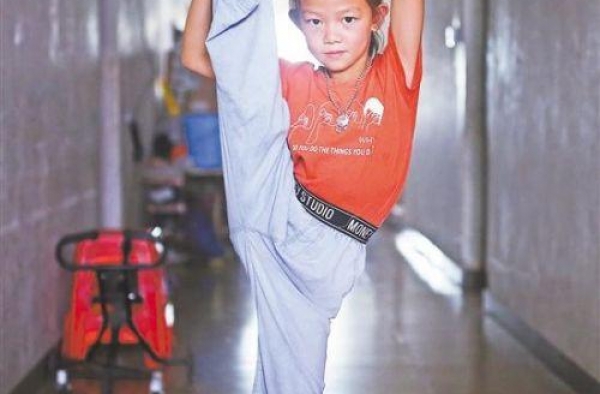 8周岁的假肢女孩舞出精彩 曾登央视《越战越勇》