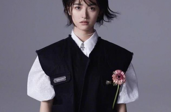 土气沈月终于大逆袭！走减龄甜美风同框多个女明星不输，气质稳赢