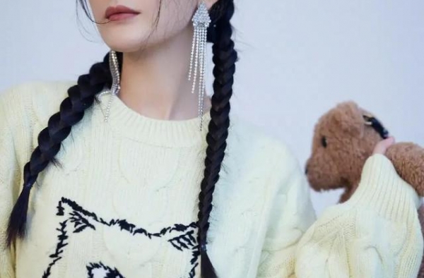 杨幂精美壁纸：美丽可爱，光彩照人！