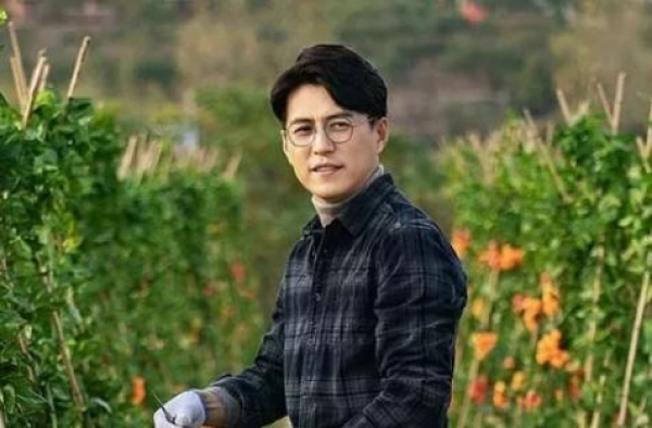 靳东新剧将播，不仅合作实力派李乃文，配角还是吴越高露