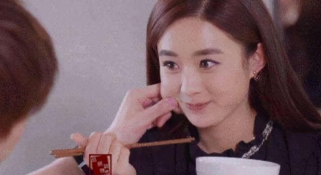 “圆脸女王”赵丽颖逆袭记