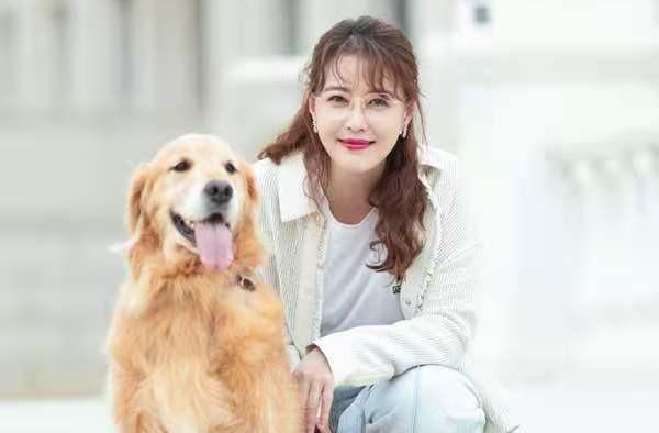 出家11年，林伟亮为梅小青当向导，旧爱周海媚：没结婚怎么了？