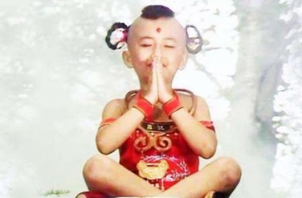 她是很多人的“童年女神”，因美貌迷倒释小龙，嫁给黑人后变化大