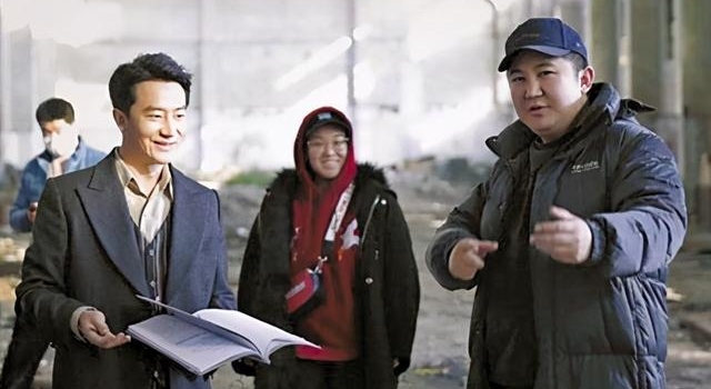 《瞄准》即将收官，90后新人导演别克：五百导演给足我创作空间