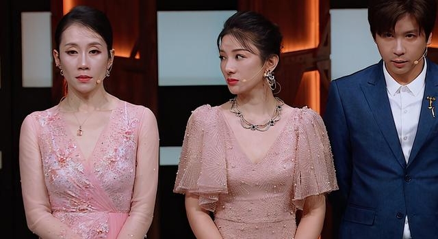 黄奕被导演猛夸站台上激动哭诉，当镜头切到台下张萌，表情太真实