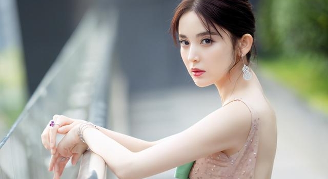 娜扎终于开始营业，一口气官宣3部新剧，风格迥异依旧美出新高度