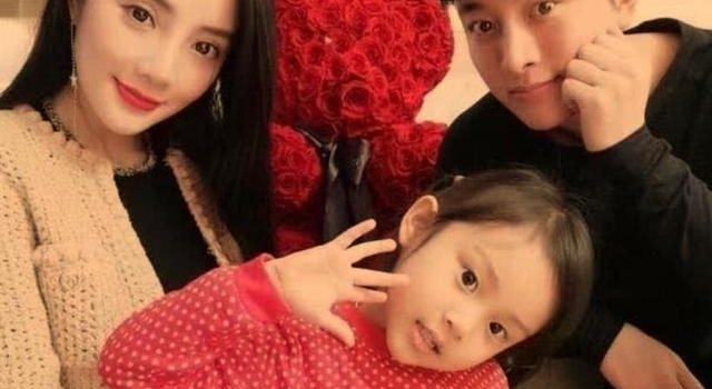 李小璐PG One视频成谜团，被曝是贾乃亮放出来的，这招真狠