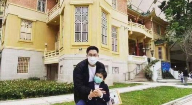 霍启刚带儿子出游享父子时光 7岁霍中曦装扮儒雅