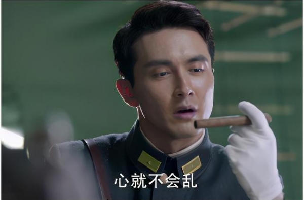 抹发蜡抽雪茄住别墅，如此耍帅的抗日剧是在耍观众