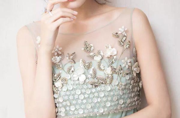 古力娜扎凭什么美艳动人？除了天生丽质，还有她的衣品，岂止性感