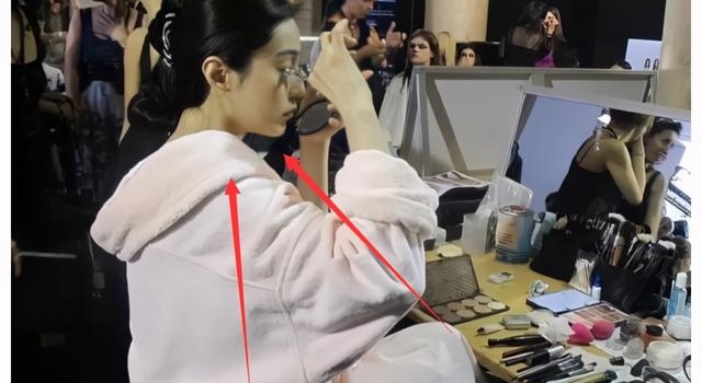 范冰冰后台化妆被抓拍，离开了千万修图师，这脖子确定是人长的？