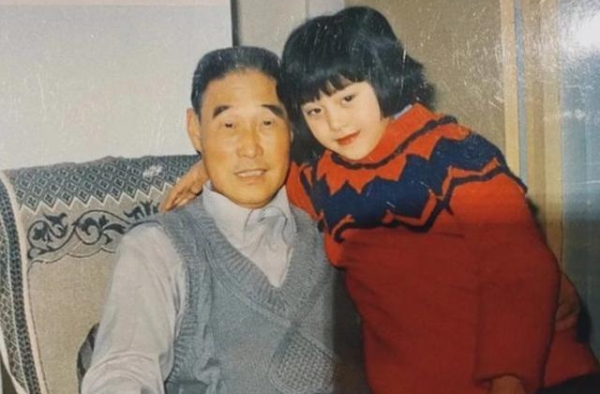 范冰冰一家全曝光，军人爷爷最厉害，绝美奶奶的照片惊艳了时光