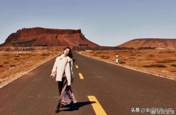 黄圣依发布旅拍美照，网友却吵翻天，有人觉得美有人觉得带了坏头