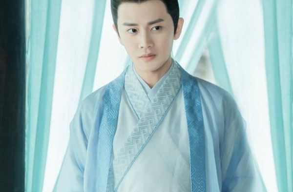 任嘉伦首次出演现代甜宠剧，女主是青春剧女神，光看海报就被甜到