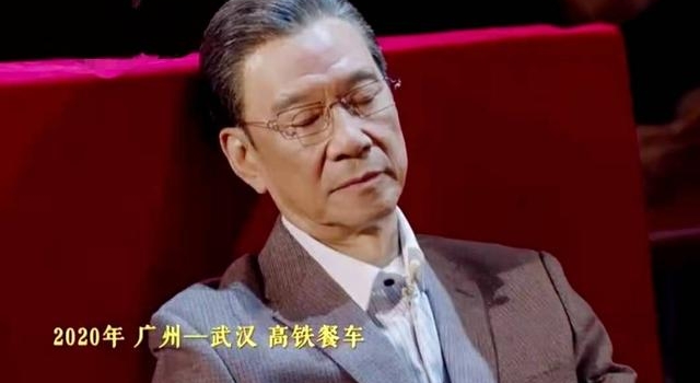 74岁老戏骨王学圻，神还原钟南山餐车小憩，网友：缺少疲惫感