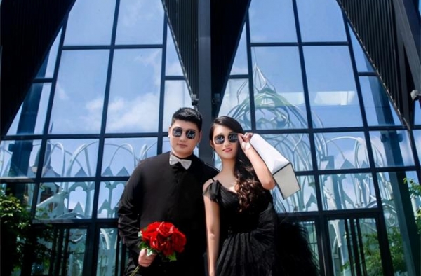 大衣哥儿媳首晒婚房！装修气派却不见婚纱照，娘家人躺沙发不见外