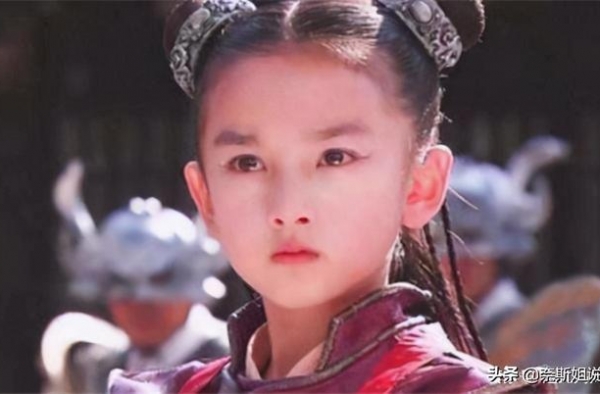 完美侧颜的鸟系颜女神——宋祖儿