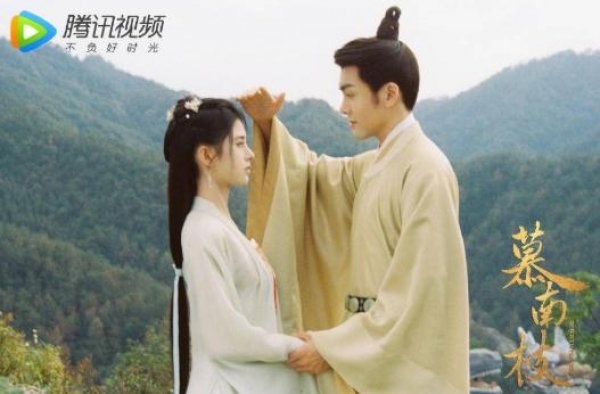 《慕南枝》剧照官宣，原以为女主鞠婧祎最惊艳，看到女配更心动了