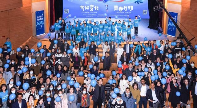 马伊琍在联合国中文发言太长脸！穿白卫衣配运动裤帅气，气质绝佳