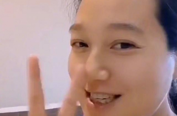 39岁朱丹晒入院待产，晒丰盛营养餐，面目浮肿到像换了个人