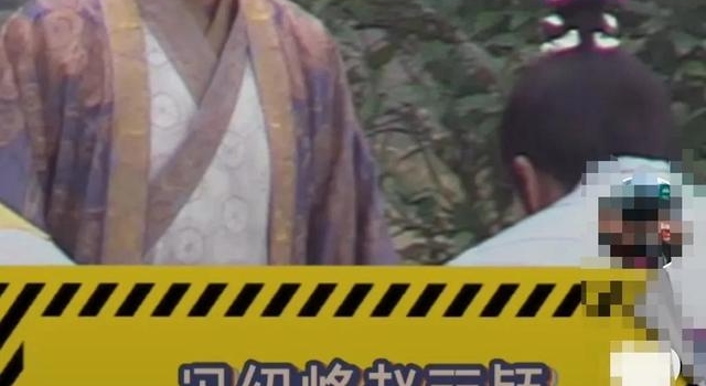 冯绍峰新剧路透图曝光，脸部泛红黑眼圈严重，被调侃像女主爸爸