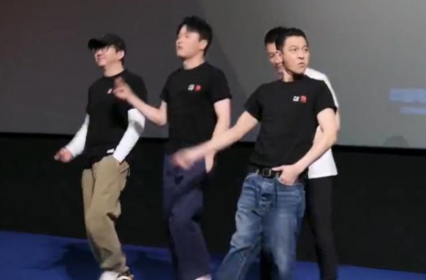 刘德华金鸡奖工作餐曝光，坚持7年不吃肉，59岁身材堪比雕塑