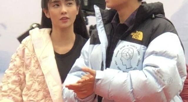 白鹿成鞠婧祎第二？发际粉疑画太多占额头一半，本尊解释胎毛浓密
