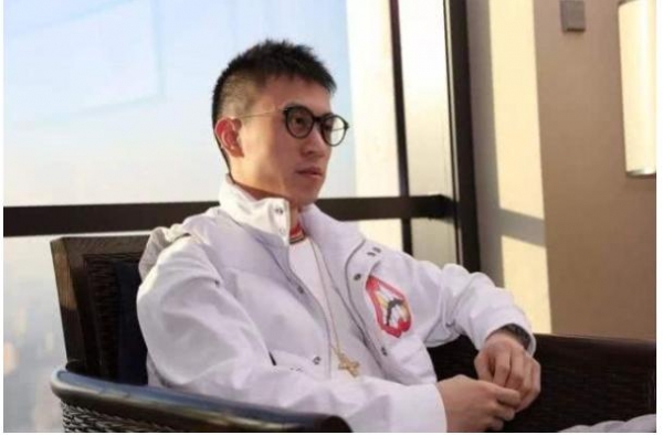 “沪上皇”秦奋开劳斯莱斯去KTV，最爱一辆老车，不舍得卖