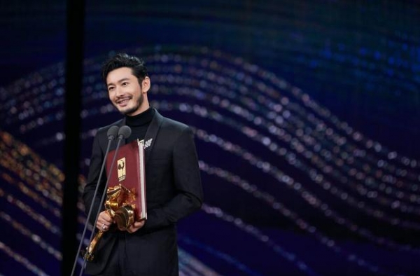 二夺“金鸡”最佳男主，黄晓明：没有以前的幼稚就没有今天的我