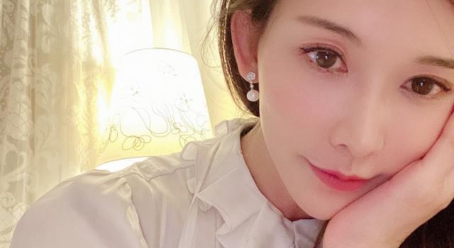 46岁林志玲被嘲整容过猛？脸部浮肿僵硬，网友：像个硅胶娃娃