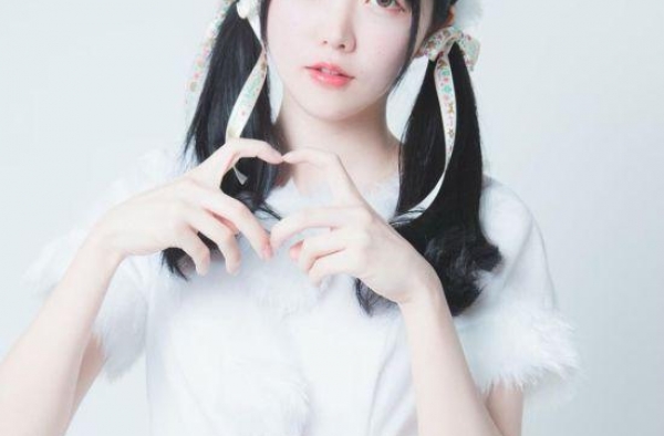 牛奶肤可爱美少女小露身材 令人心情激动的偶像正妹小野寺梓