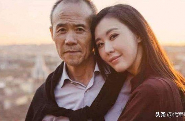 39岁田朴珺被曝为69岁王石生下一女，为何却遭网友谩骂讽刺？