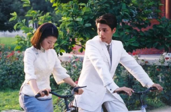 董洁再次出演少女，皮肤干燥松弛无光泽，被观众群嘲装嫩