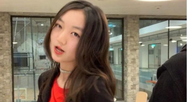姐妹情深！李嫣深夜感伤修改账号简介，仍不忘为窦靖童宣传新歌