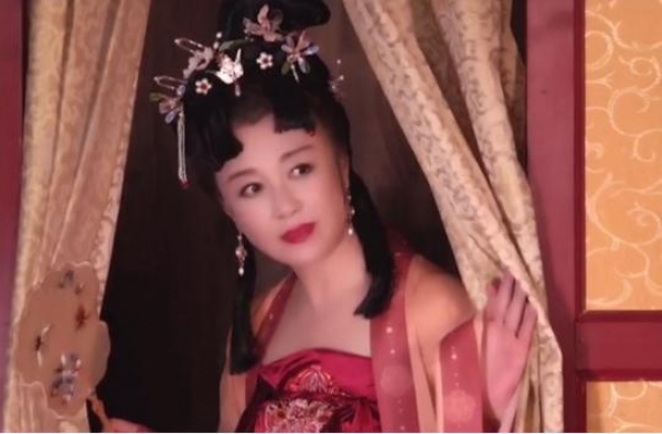 最美妲己美貌不再！56岁傅艺伟皱纹深刻，4年前出丑闻一落千丈