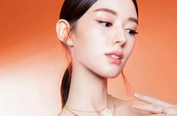 吉娜“风波”后晒照，穿“例假裙”巧遮肚，这是我见过最美的孕妇