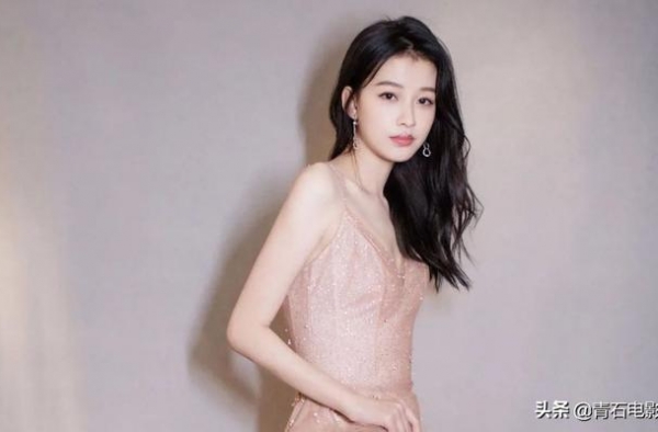白敬亭主演新剧压2年才播出，手下出场像黑帮，让人尬到抓耳挠腮