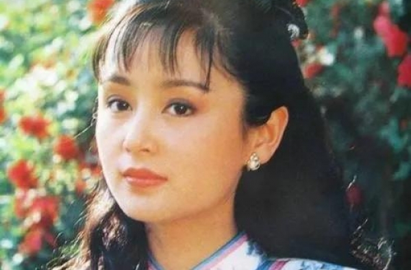 陈凯歌和陈红携手度过了20多个年头，陈红的长相如何？
