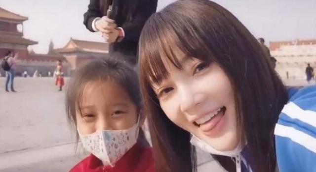 离婚风波后的李小璐，她的人生中，如今只有一个甜馨