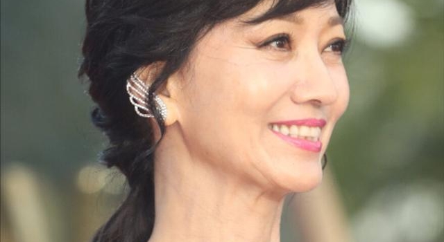 赵雅芝65岁近照不显老，保持身材的秘诀，30年从不节食和运动