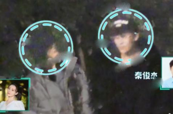 分手2年，杨紫前男友再被曝光新恋情，与现任十指紧扣，同回住所