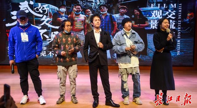 那个记录武汉的日本导演又回来了：更乐观的武汉，要一直拍下去