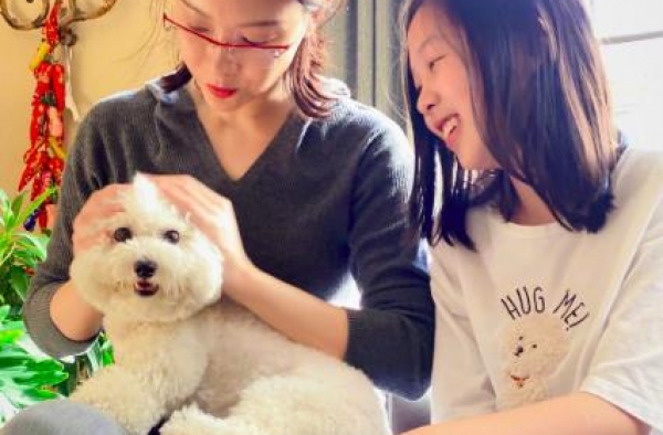 陈数罕曝12岁养女正面照，为继子终生不育，43岁身材凹凸有致