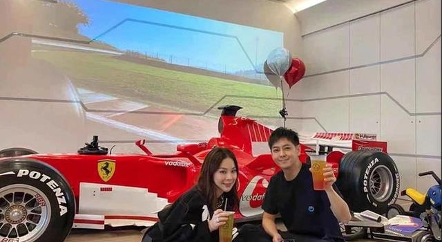 酸了！林志颖豪宅曝光 客厅停了辆F1法拉利赛车